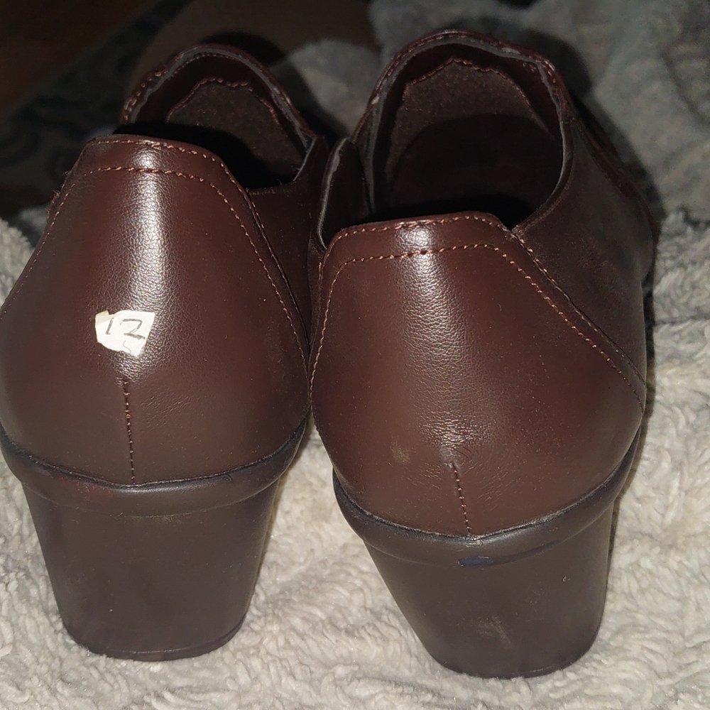 Air walk women's Brown shoes NWT never worn. Size 12M with 2 inch heel. - Picture 3 of 7